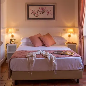 Aenea 3*, Roma Italia